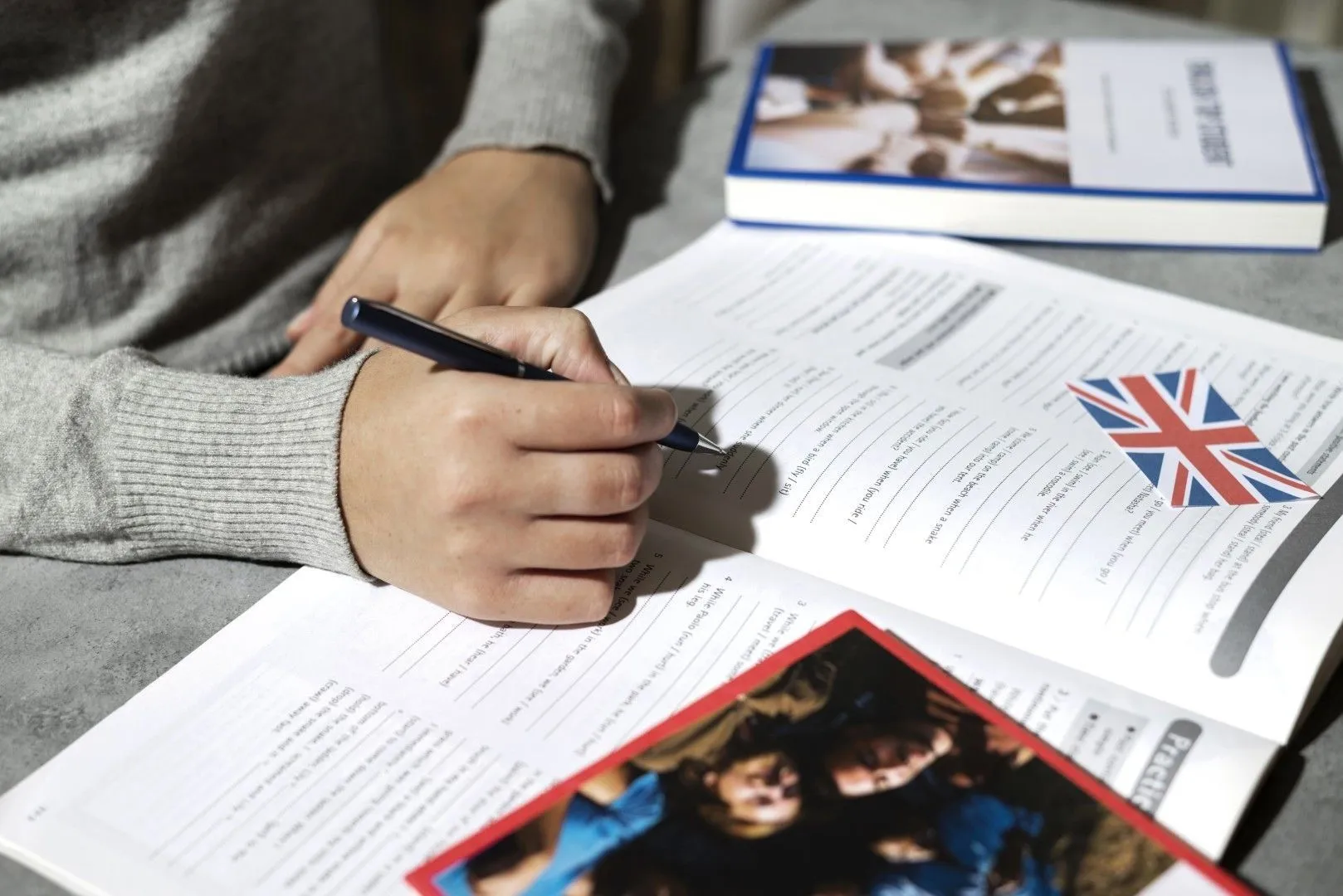 Angielskie Słówka A1/A2 – Kurs z Fiszkami, Quizami i AI
