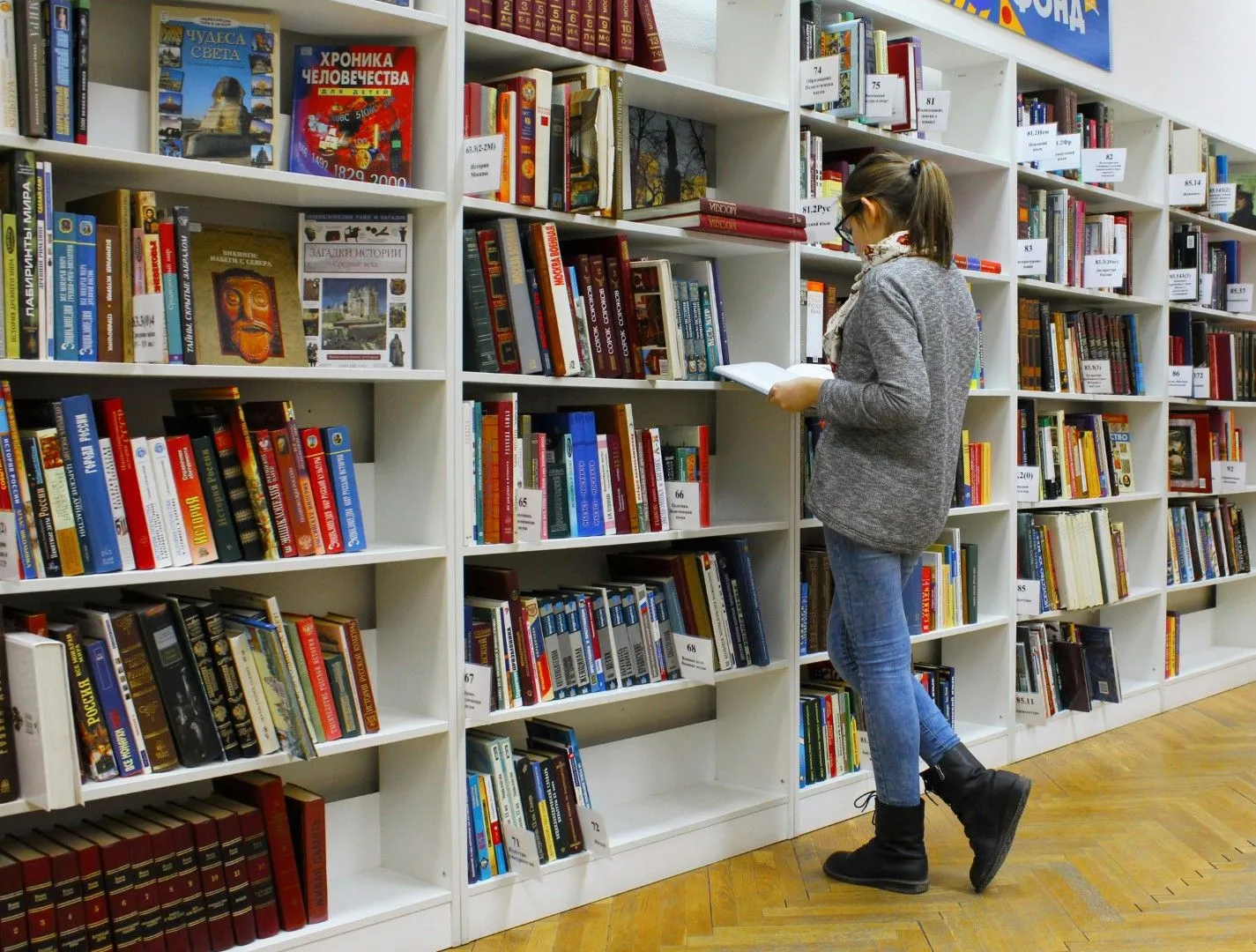 jak zmotywować się do nauki przed egzaminem: osoba planująca sesję nauki