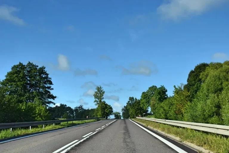 Prawo jazdy kategorii C+E: Jakie uprawnienia daje i czym różni się egzamin od kategorii C?