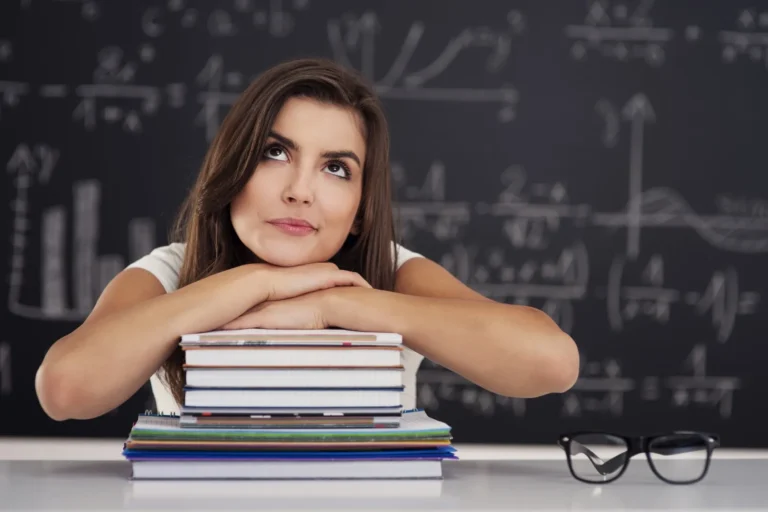 Kurs online czy korepetytor? Jak wybrać formę przygotowania do E8
